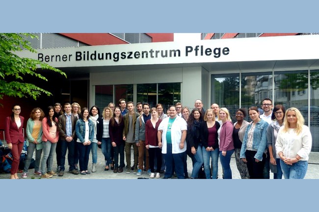 Dozentinnen und Studierende der FH St. Pölten am Berner Bildungszentrum Pflege