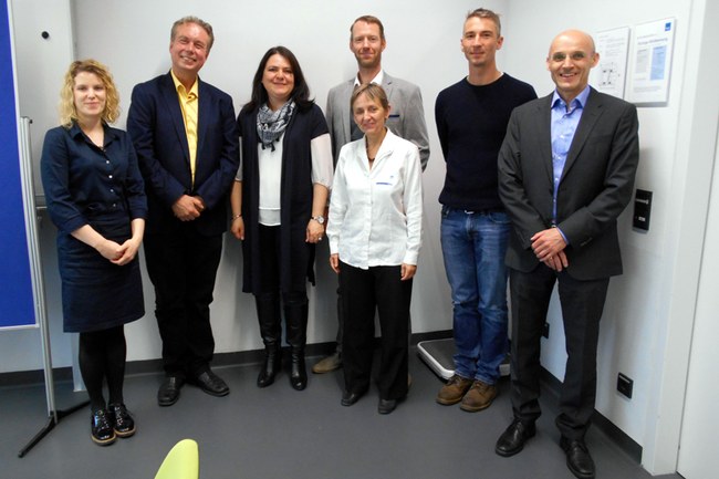 v.l.n.r.: stv. Studiengangsleiterin Petra Kozisnik, Hans-Peter DeRuiter, Studiengangsleiterin Petra Ganaus, FH-Dozent Stefan Rottensteiner, Kollegiumsleiterin Monika Vyslouzil, FH-Dozent Oliver Loiskandl, Departmentleiter Jürgen Pripfl
