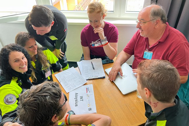 Christoph Redelsteiner und Teilnehmer*innen der Rallye Rejvíz