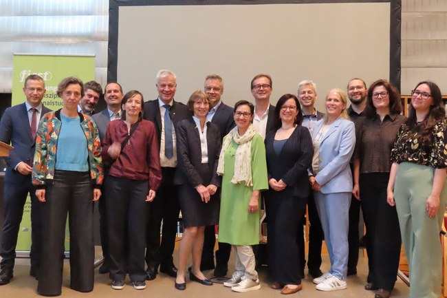 first Gruppenfoto