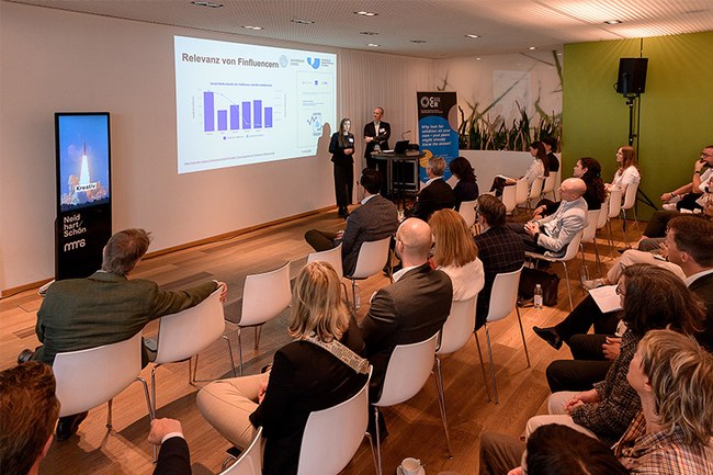 Beim 17. Geschäftsberichte-Symposium des Center for Corporate Reporting (CCR) in Zürich gestaltete der Master-Studiengang Digital Business Communications der USTP – University of Applied Sciences St. Pölten gemeinsam mit der Universität Leipzig einen interaktiven Workshop zur Zukunft der Finanzkommunikation und des Corporate Reportings.