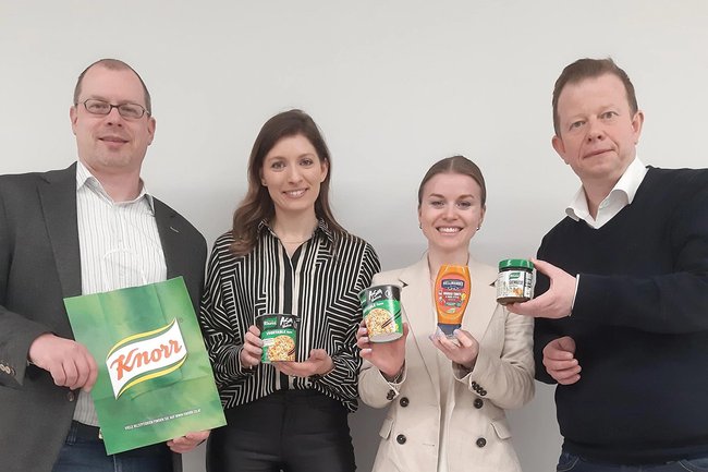 Tina Sieberer, Brand & Business Lead Knorr Austria bei Unilever und Katrin Ortbauer, Brand & Innovation Manager Dressings Germany & Austria bei Unilever besuchen Studierende des Masters "Digital Marketing & Kommunikation" der FH St. Pölten