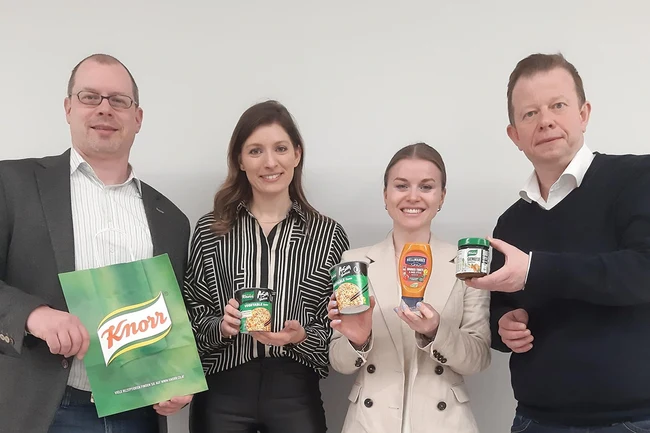 Tina Sieberer, Brand & Business Lead Knorr Austria bei Unilever und Katrin Ortbauer, Brand & Innovation Manager Dressings Germany & Austria bei Unilever besuchen Studierende des Masters "Digital Marketing & Kommunikation" der FH St. Pölten