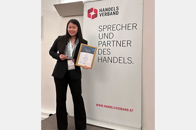 Marketing-Absolventin Zhu gewinnt Wissenschaftspreis