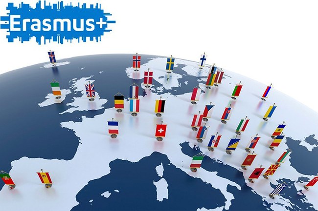 Marketing-Studentin bei internationaler Vorlesung