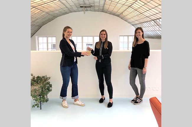 Gückliche Gewinnerinnen des VAMP-Awards 2020, Manuela Brugger und Elisabeth Geißegger