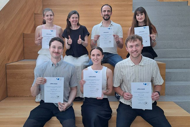 Neue Talente im Begabtenprogramm des Masterstudiums Digital Management & Sustainability: Klemens Hanspeter, Leonie Jungwirth, Franziska Rieder, Jasmin Hartlauer, Robert Kühnst, Henry Melcher und Martin Teufl