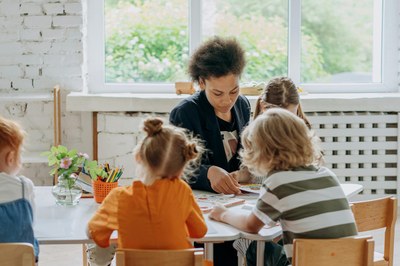 Neues Studienangebot an der USTP stärkt frühkindliche Bildung