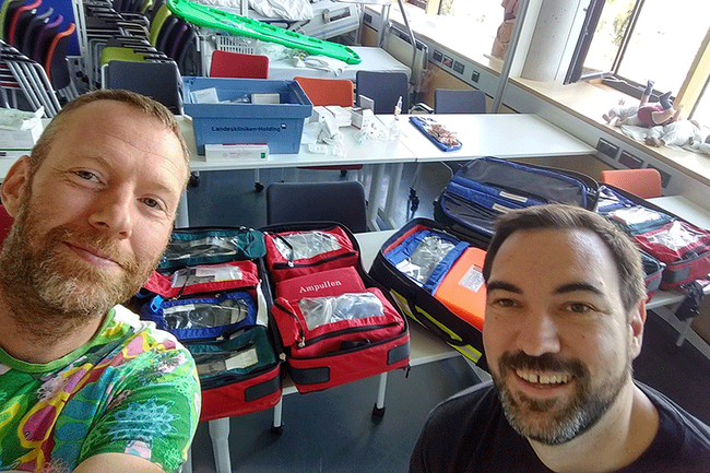 Stefan Rottensteiner und Manuel Kaider bei den Vorbereitungen