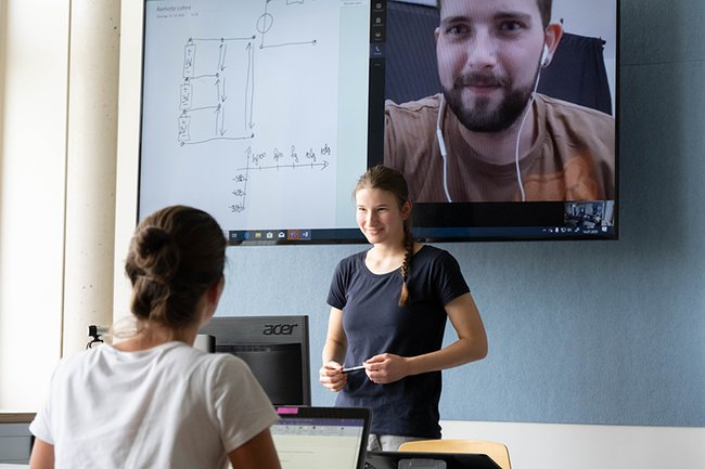 Die FH St. Pölten setzt ab Herbst auf Hybridlehre.