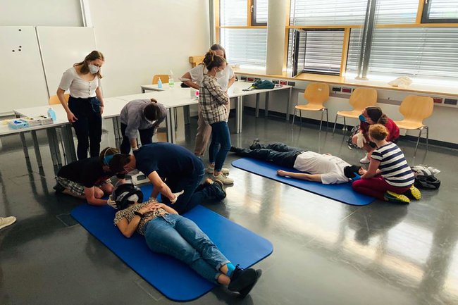 Praxisnahe Rettungssanitäter*innen-Ausbildung