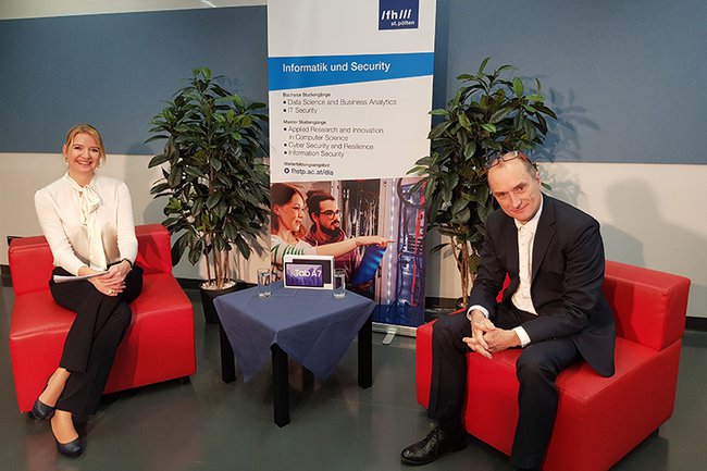 Nina Nadlinger und Herfried Geyer vom Department Informatik und Security führten durch das Programm.