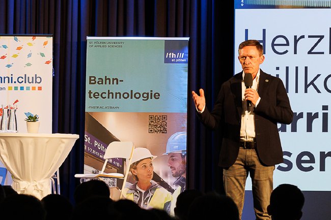 Departmentleiter Otfried Knoll (Foto (c) Rauchecker Photography) BAHN_Karrieretag_print_jpg_a4_300dpi_srgb_013.jpg