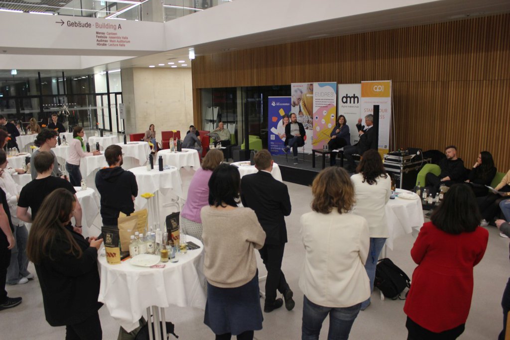 Startups vor dem Vorhang