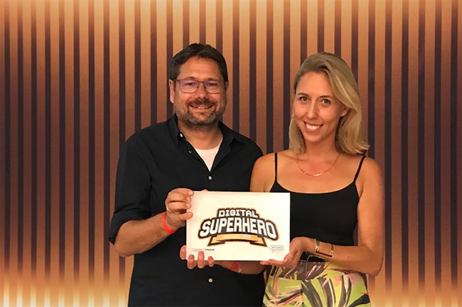Helmut Kammerzelt, Studiengangsleiter Marketing & Kommunikation der FH St. Pölten mit Stefanie Koch Absolventin und Digital Superhero 2020