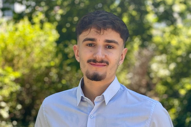 Felix Hüttenbrenner ist Student im Master Digital Business Communications und als Werkstudent im Bereich Business Development & Communications bei Raiffeisen Capital Management tätig.