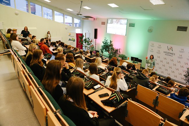 Im Rahmen des Erasmus BIP "Sustainable Food and Beverage Technologies" durften Mika Geissler und Noemi Pytlak aus dem Master-Studiengang Digital Management & Sustainability gemeinsam nach Lettland (Valmiera) reisen.