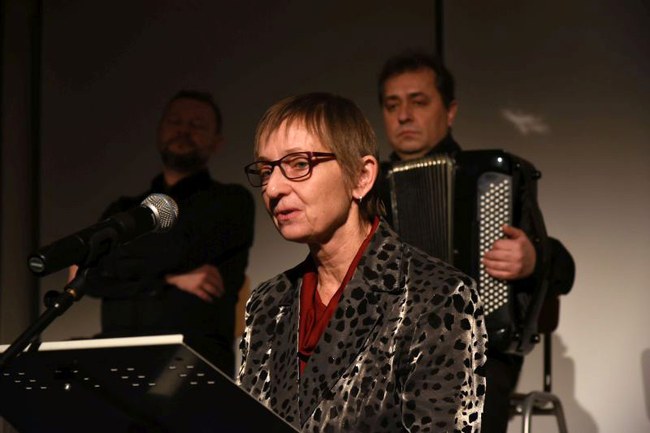 Monika Vyslouzil hält Laudatio bei Alexander Friedmann Preisverleihung
