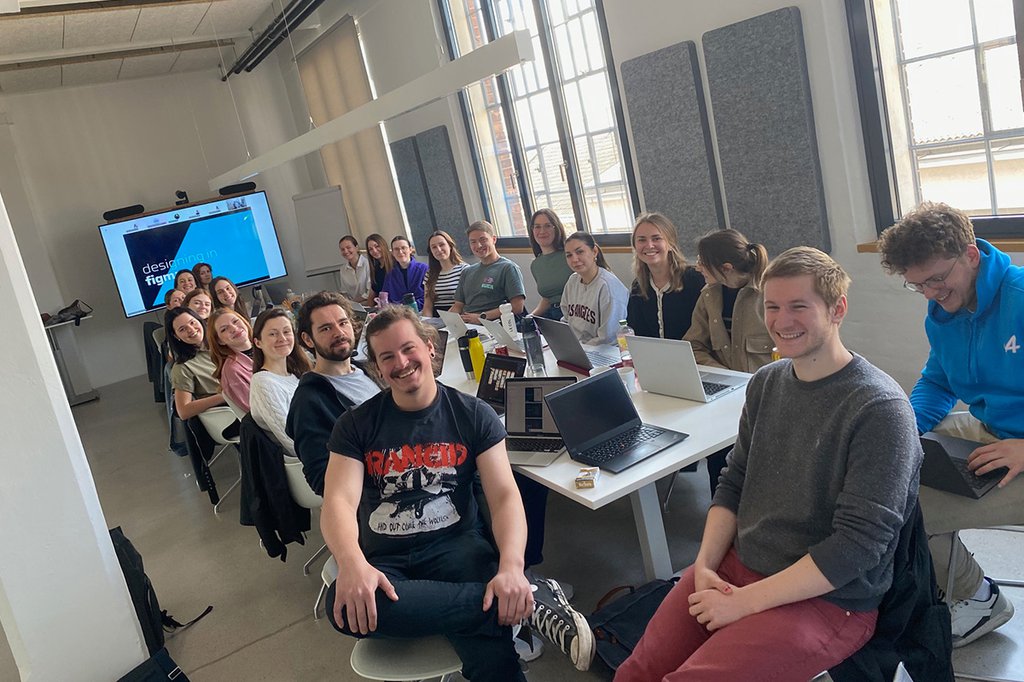 Webdesign verstehen heißt Kommunikation gestalten: Der Master-Studiengang Digital Business Communications besuchte die Digitalagentur nexxar