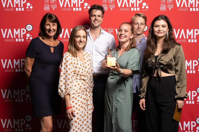 webKatharina Amon (2. v. li.), Lena Artes (3. v. re.) © inShot für COMTAIN.jpg