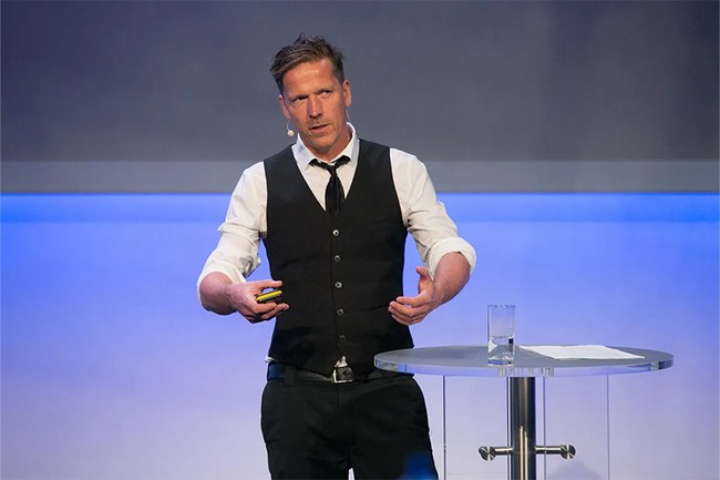 KI-Experte Michael Katzlberger von 3LIOT.ai zu Gast an der USTP St. Pölten: Studierende des Bachelorstudiums Marketing & Kommunikation entdecken das Potenzial von Generative AI für Marketing und Kreativbranche.