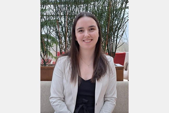 Lisa-Maria Wögenstein ist Absolventin des Bachelor-Studiengangs Management & Digital Business und Studentin im 3. Semester des berufsbegleitenden Master-Studiengangs Digital Management & Sustainability.