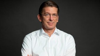 Portrait Philipp Genduth Martin_Ziegenbalg_by_Andreas_Kühlken.jpg