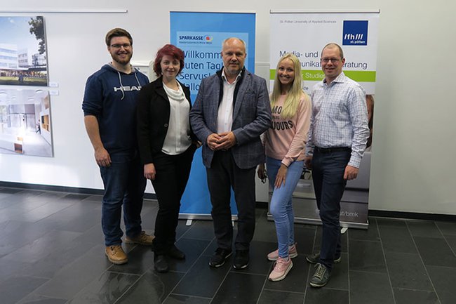 Im Rahmen eines BRAND SLAM referierte beispielsweise Gerald Wahl von brandzwo (am Bild: 3. von links) an der USTP – University of Applied Sciences St. Pölten.