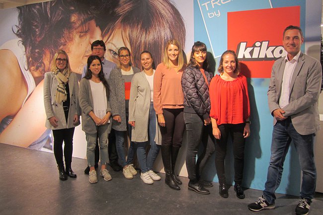 Die Gruppe der USTP – University of Applied Sciences St. Pölten (Master Digital Marketing & Kommunikation) samt Lehrveranstaltungsleiter Harald Rametsteiner zusammen mit dem Auftraggeber (rechts außen)