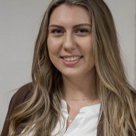 Knotzer Larissa, BA MA