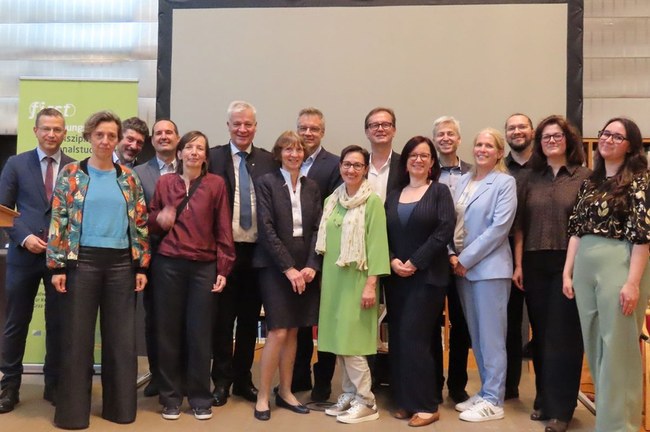first Gruppenfoto