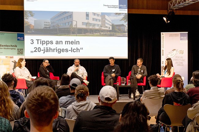 Three study programmes, three panels, many insights: graduate talks at karriere.netzwerk