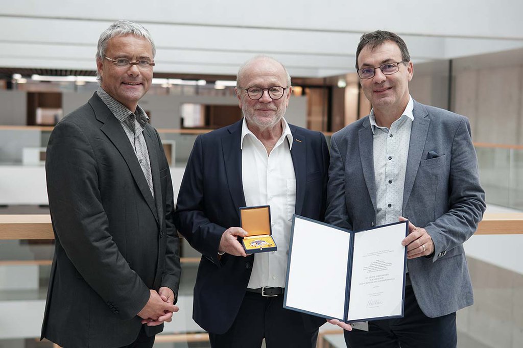 Ewald Volk Awarded Grand Decoration