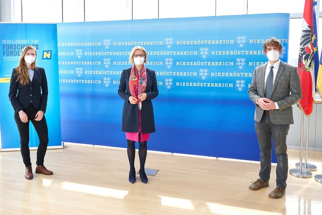 Claudia Gusenbauer (University of Natural Resources and Life Sciences), Johanna Mikl-Leitner, governor of Lower Austria, and Brian Horsak (St. Pölten UAS)